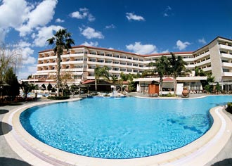 Hotel travel tips - hotel swimming pool Hotel with swimming pool